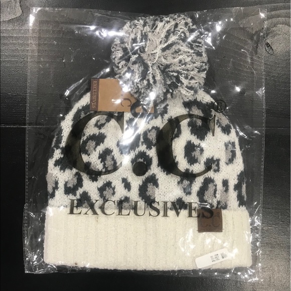 CC POM style beanie. White leopard - Picture 2 of 2